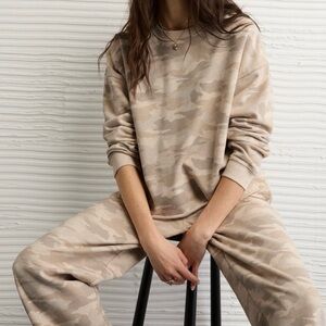 American Eagle Outfitters Beige Camo Sweatshirt